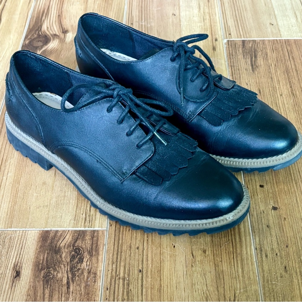 Clark’s Women’s Oxford Shoes in Black Leather - Size 8 1/2